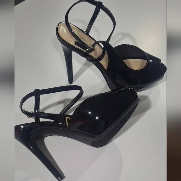 Nine West Hanken Peep Toe Sandals. 5" high- heels - Picture 3 of 9